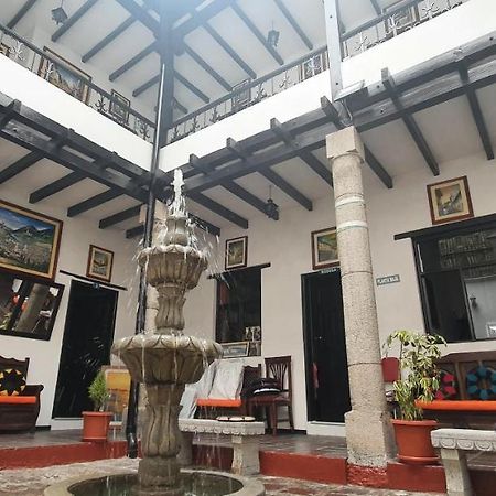 Hostal Flores Quito Eksteriør bilde