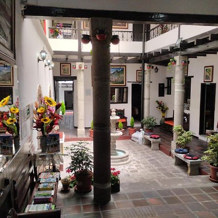 Hostal Flores Quito Eksteriør bilde