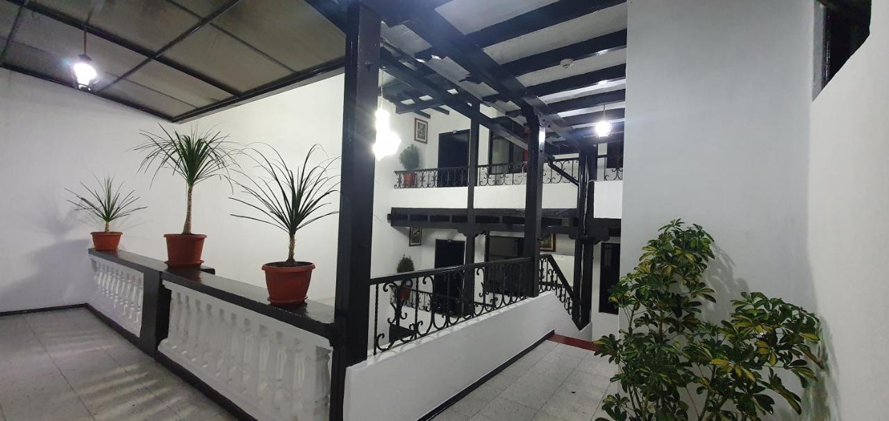 Hostal Flores Quito Eksteriør bilde