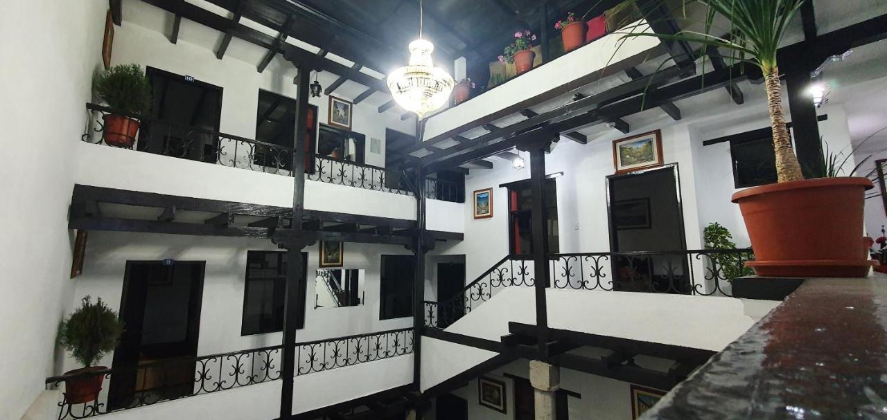 Hostal Flores Quito Eksteriør bilde